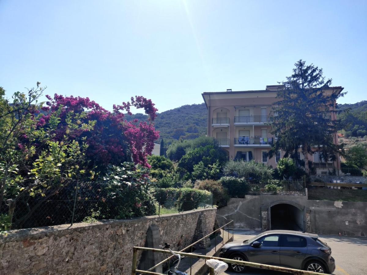 Ferienwohnung Sotto Il Cielo Finale Ligure Exterior foto